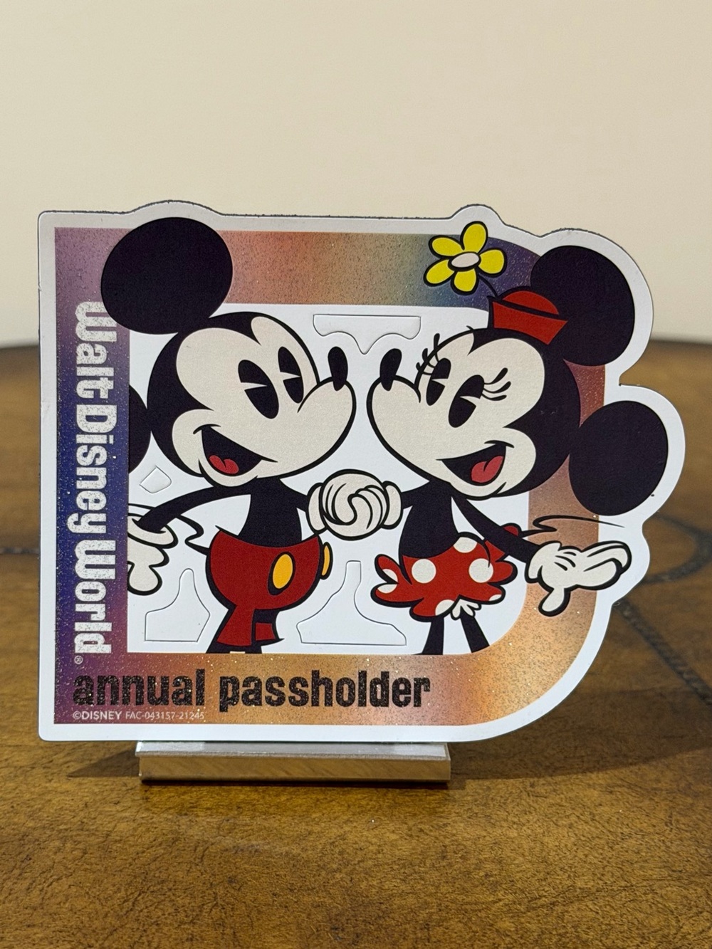 NEW AUTHENTIC DISNEY ANNUAL PASSHOLDER MICKEY & MINNIE IRIDESCENT MAGNET